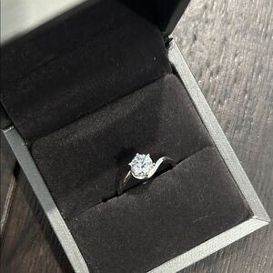 Elegant Silver Women's Ring